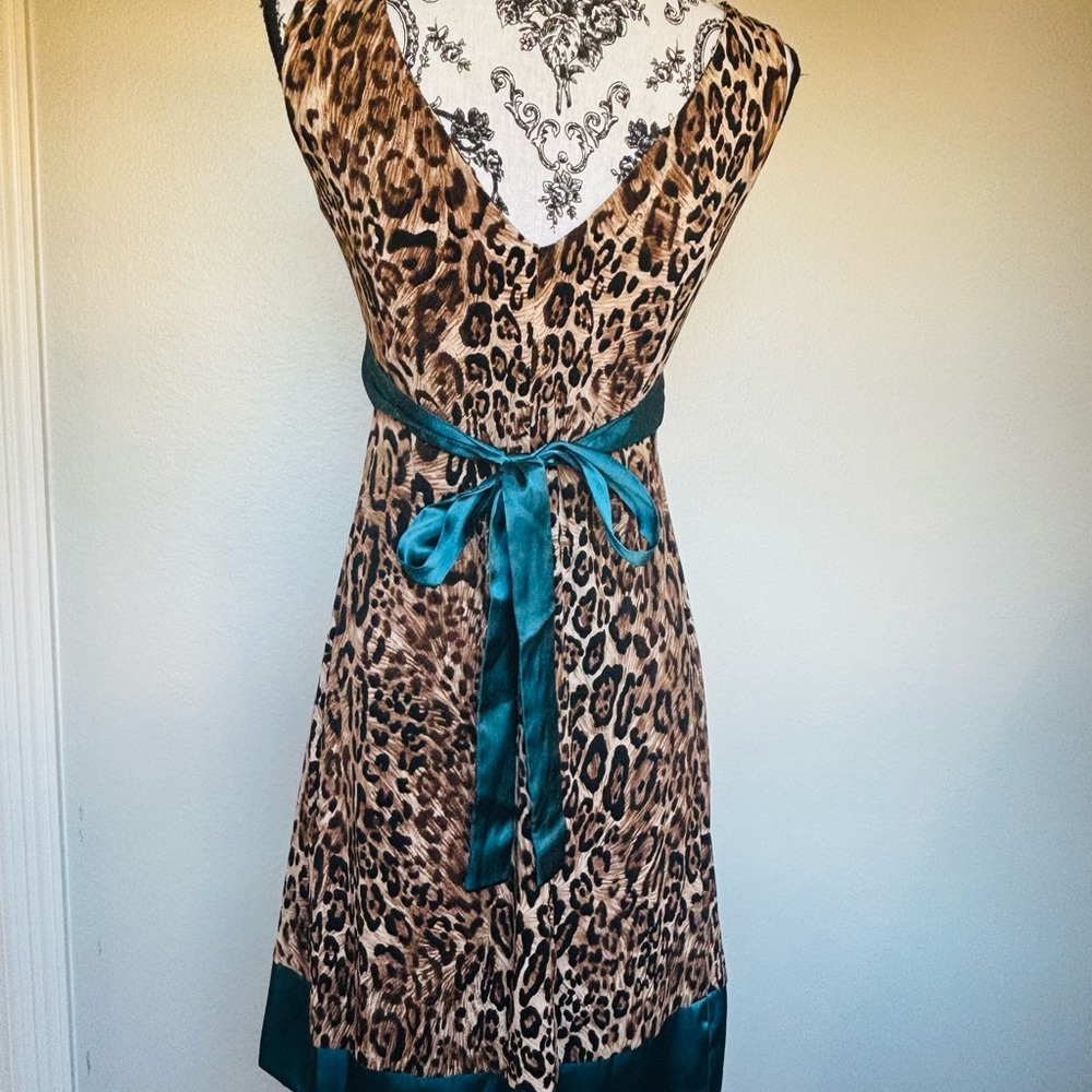 B. Smart Leopard Print Midi Dress with Teal Highlights - Picture 3 of 14